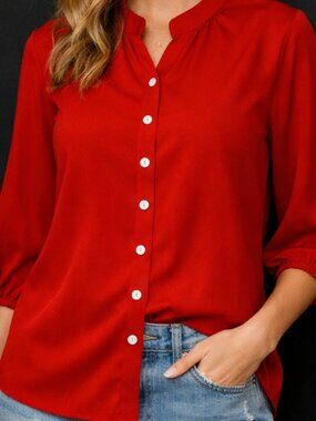 Red ¾‑Sleeve Button Blouse | Chic Casual Top | Size M | Summer Essential